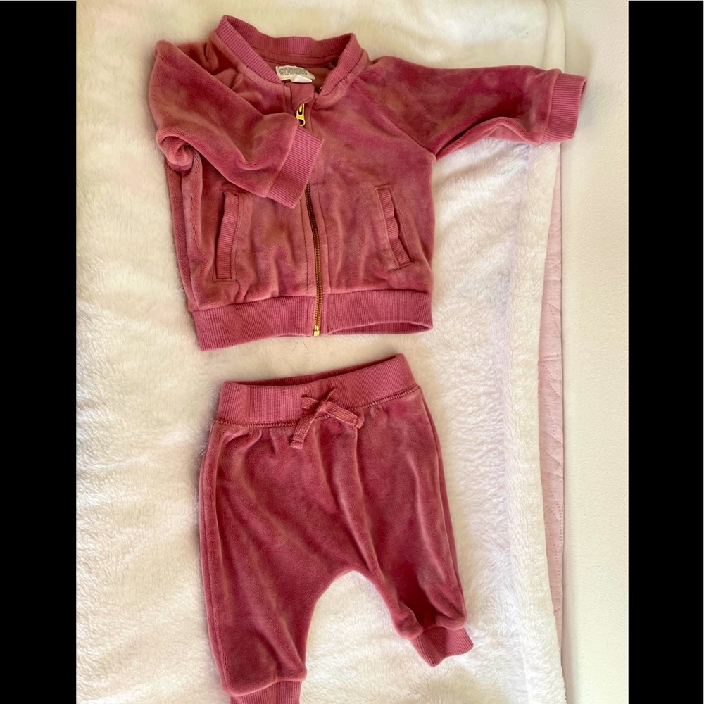 2 for 20—Sweats pants set from Gymboree